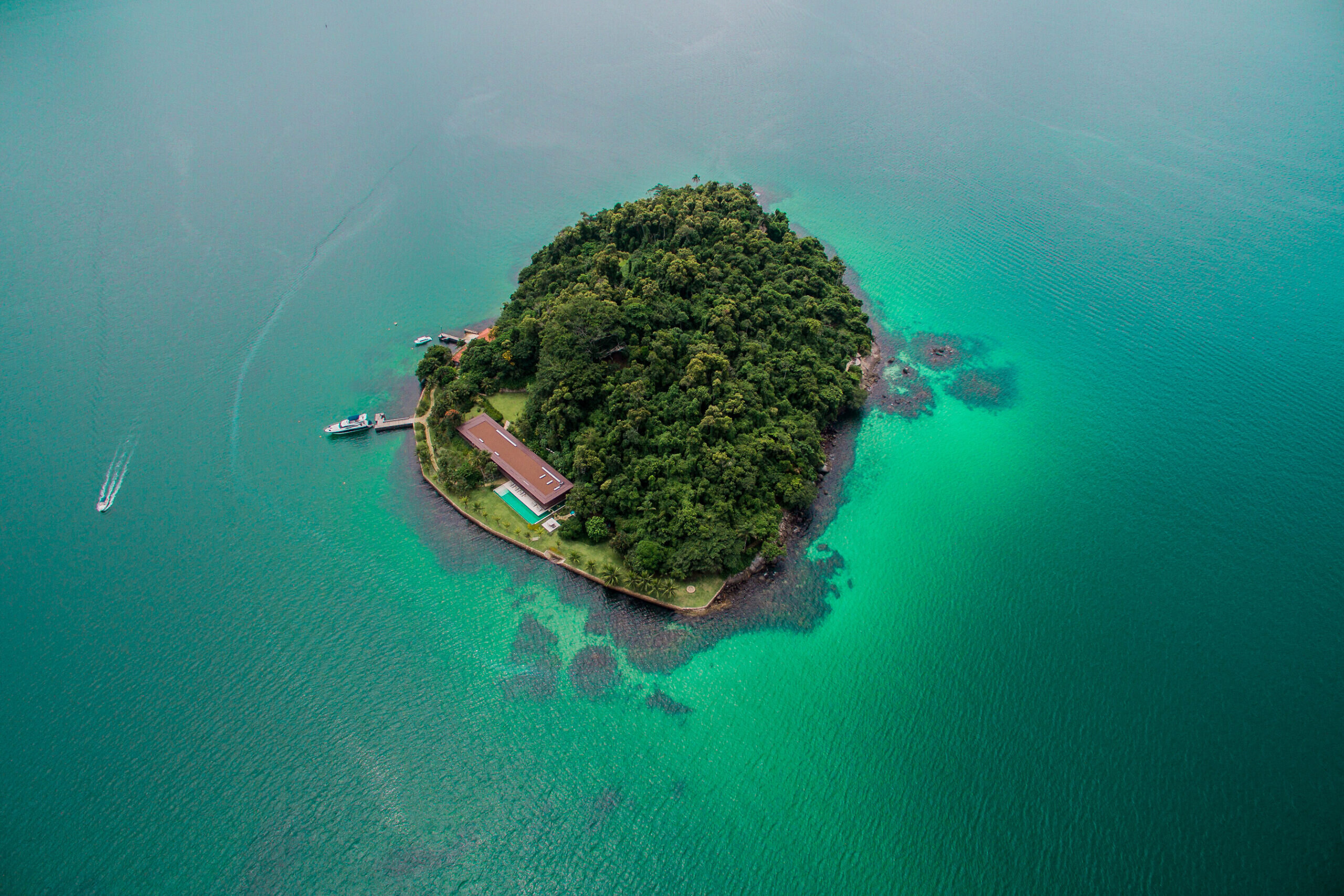 Resident island. Хай Бразил остров. Остров Эсми Бразилия. Дом на острове. Маленький остров.